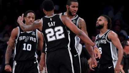 熬过魔鬼赛程仍居西部前五 季后赛又在朝马刺招手