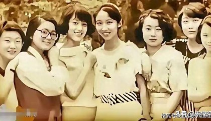 世界杯手机观看-九十年代南大合影火了，一眼认出华春莹，学霸气质藏不住