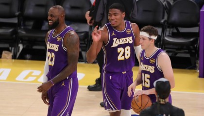 世界杯直播下载中心-湖人五连胜对手分别是：步行者尼克斯森林狼公牛掘金