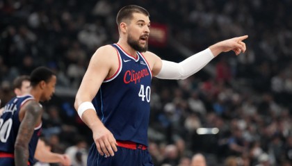 世界杯app下载-憋大招！得分狂人+选秀权，换快船巨塔，步行者，这是要拆队啊？