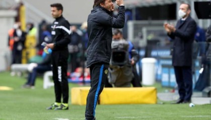 世界杯直播下载中心-孔蒂动情拥吻阿什拉夫：团结的我们正接近目标