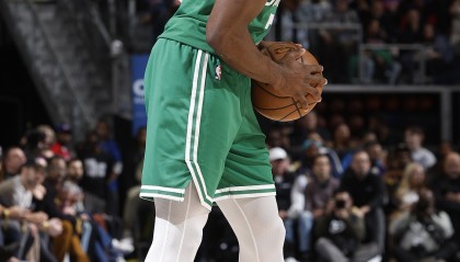 世界杯手机观看-绿军VS活塞裁判报告：共1次漏判 杰伦·布朗关键时刻走步违例