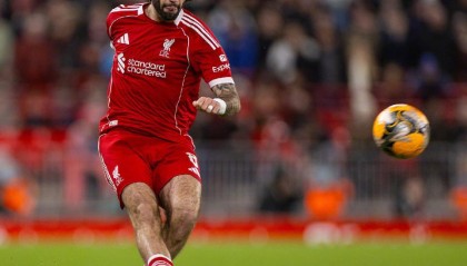 世界杯手机观看-索博任意球破僵局，萨拉赫回归铁卫造乌龙，利物浦3-0完胜马赛